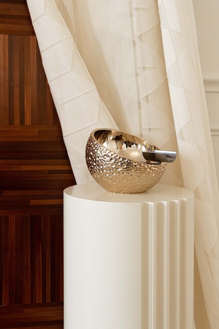 Rinck, Cendrier Hébé (avec la colonne Hébé, coloris crème), 2021