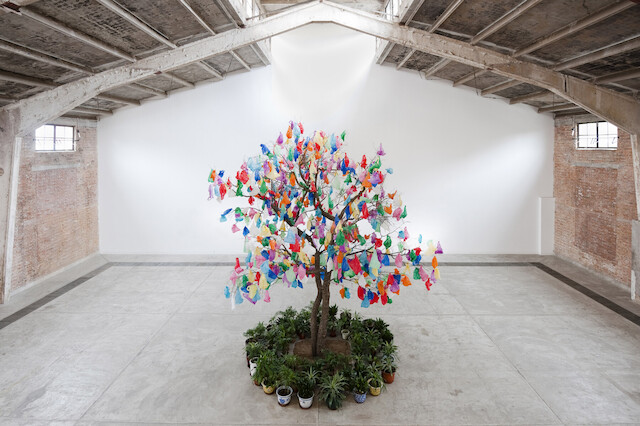 Pascale Marthine Tayou, Plastic Tree B, 2010